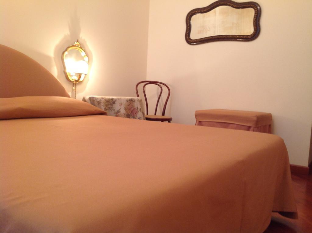 B&B Crispi Триест Стая снимка